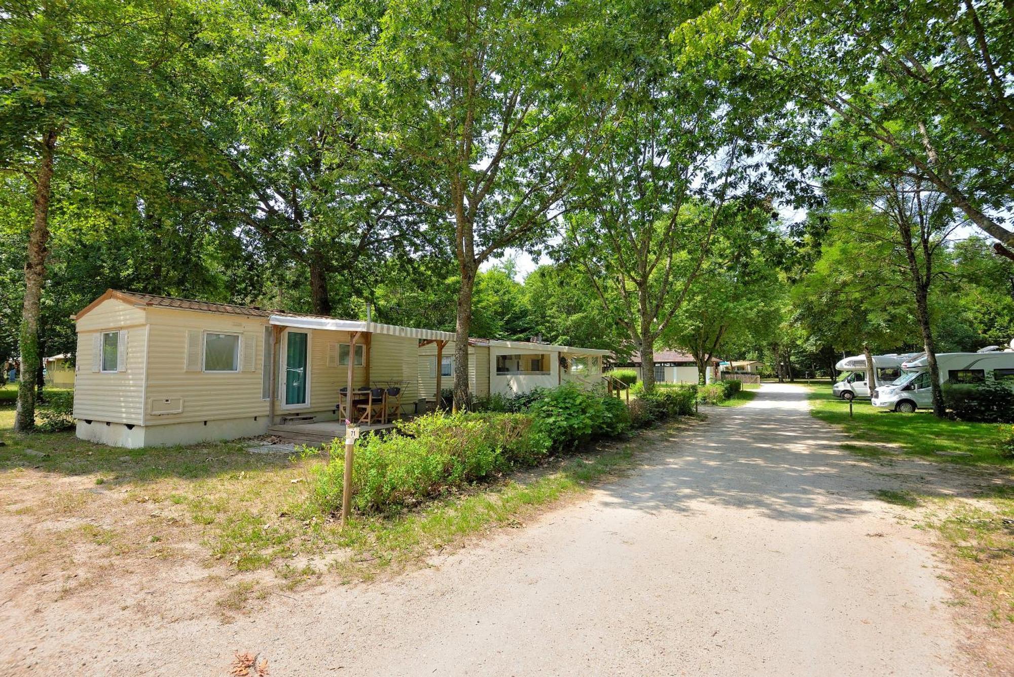 Camping Etang De La Vallee Combreux ภายนอก รูปภาพ