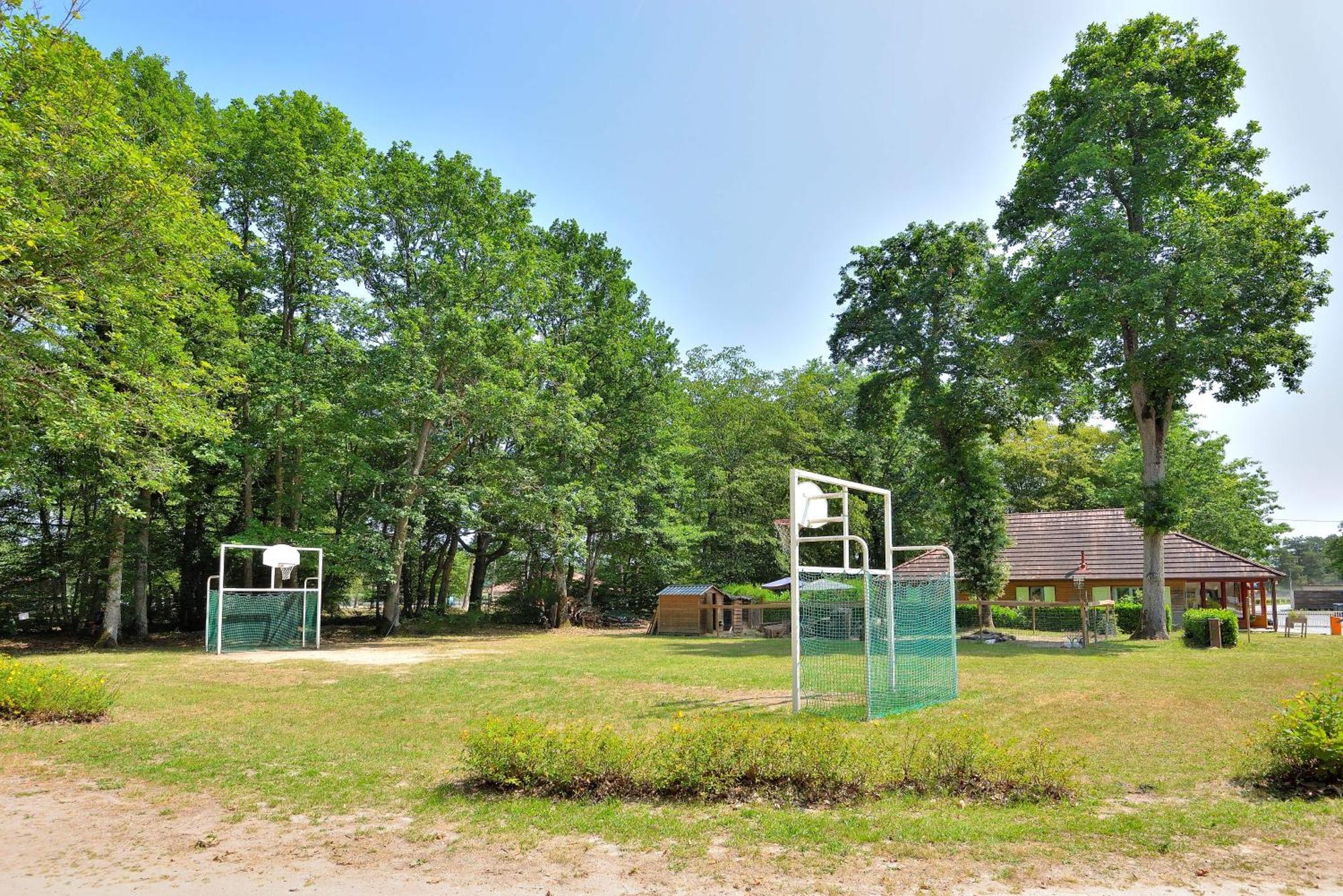 Camping Etang De La Vallee Combreux ภายนอก รูปภาพ
