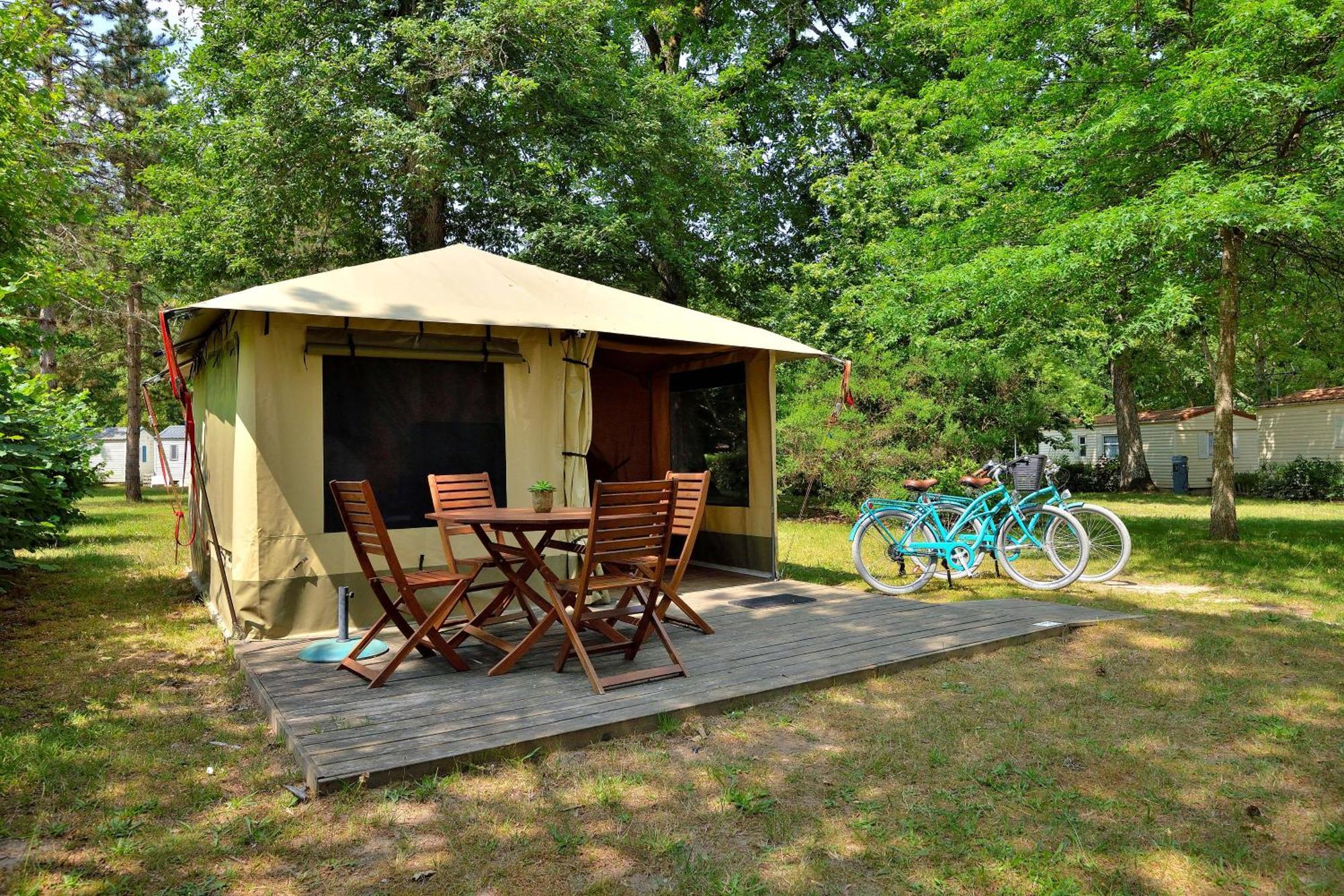 Camping Etang De La Vallee Combreux ภายนอก รูปภาพ