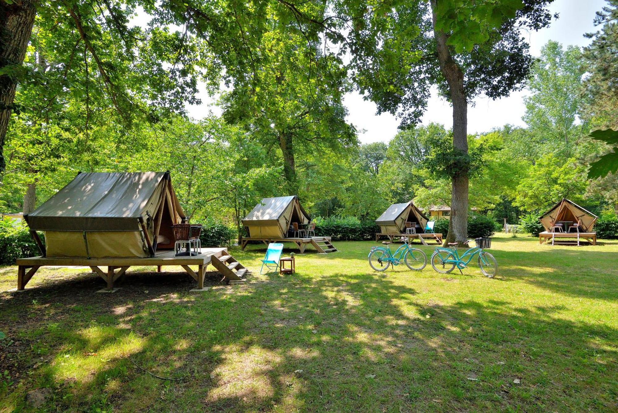 Camping Etang De La Vallee Combreux ภายนอก รูปภาพ